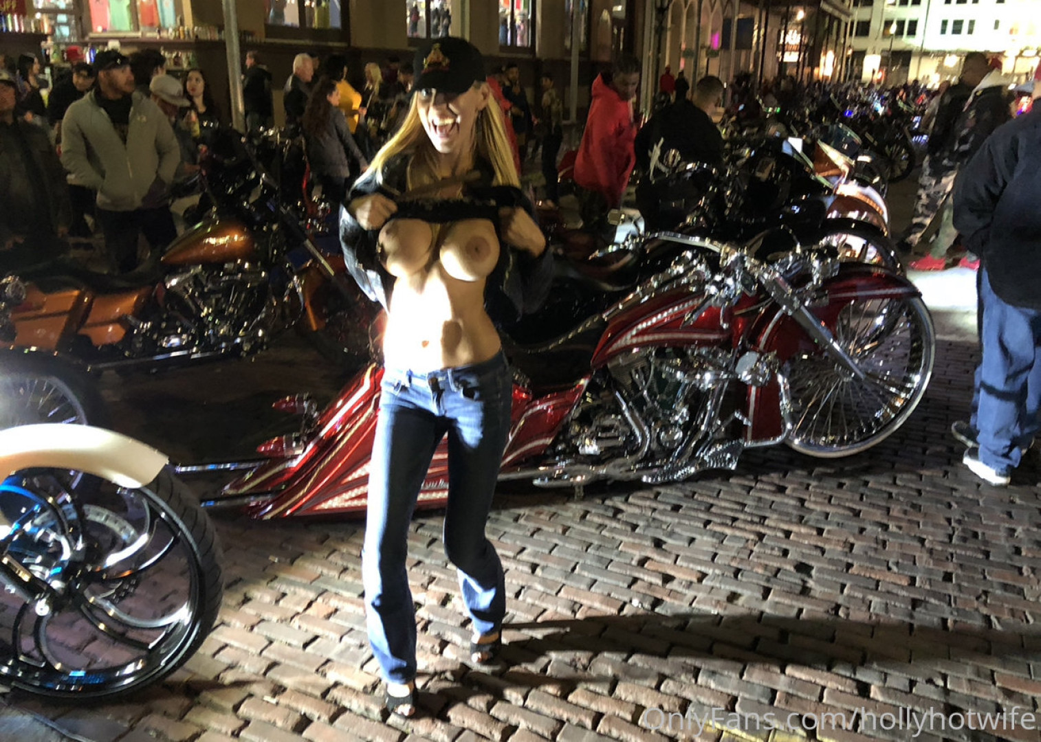 Photo by hollyhotwife published on August 31,2023 12:59:38 - BestThots