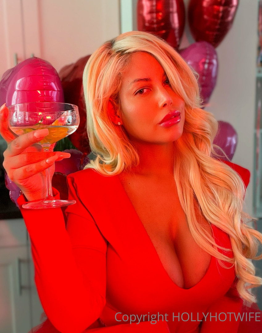 Photo by hollyhotwife published on August 31,2023 13:59:54 - BestThots