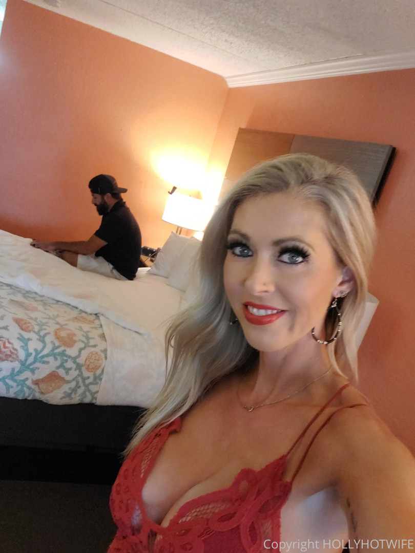 Photo by hollyhotwife published on August 31,2023 14:24:46 - BestThots