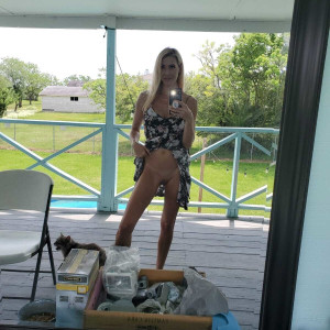 hollyhotwife #6075996