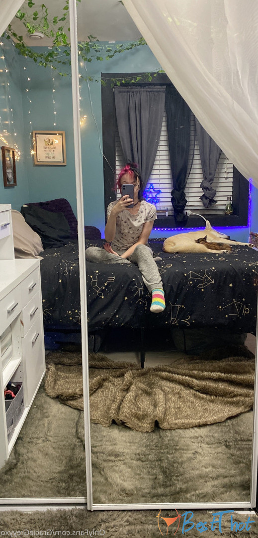 Photo by graciegreyyxo published on December 10,2024 16:07:28 - BestThots