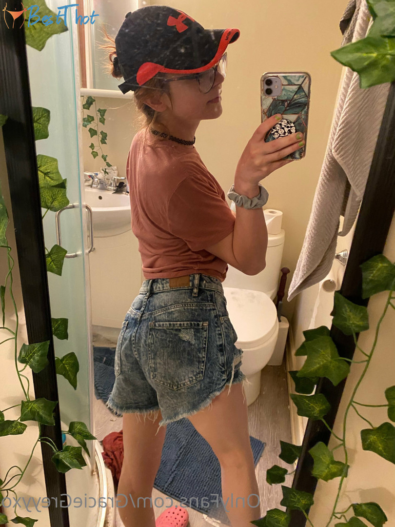 Photo by graciegreyyxo published on December 10,2024 16:08:29 - BestThots