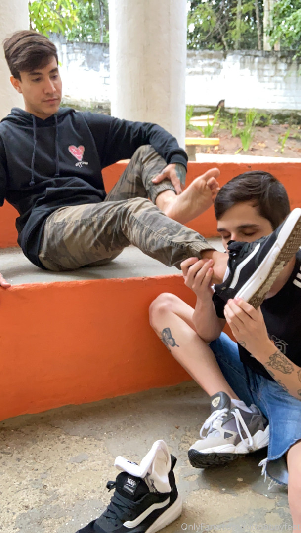Photo by tattooboyfeet published on October 14,2023 16:28:26 - BestThots