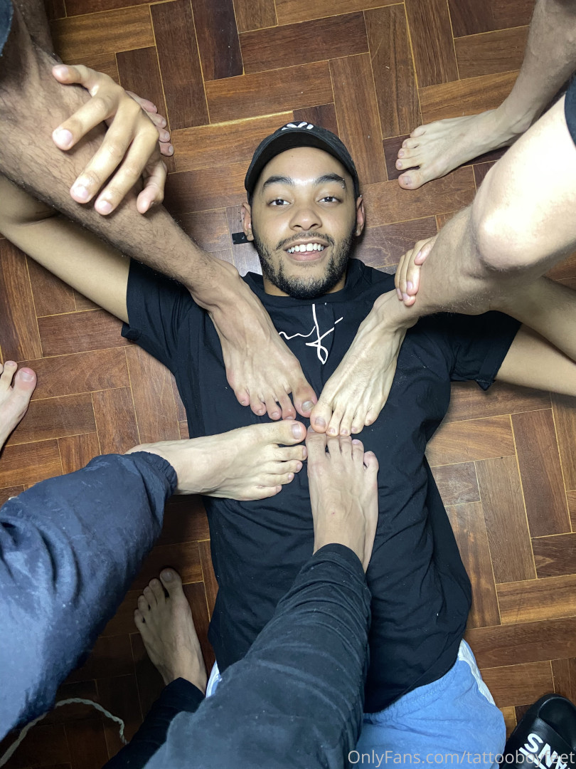 Photo by tattooboyfeet published on October 14,2023 16:33:00 - BestThots