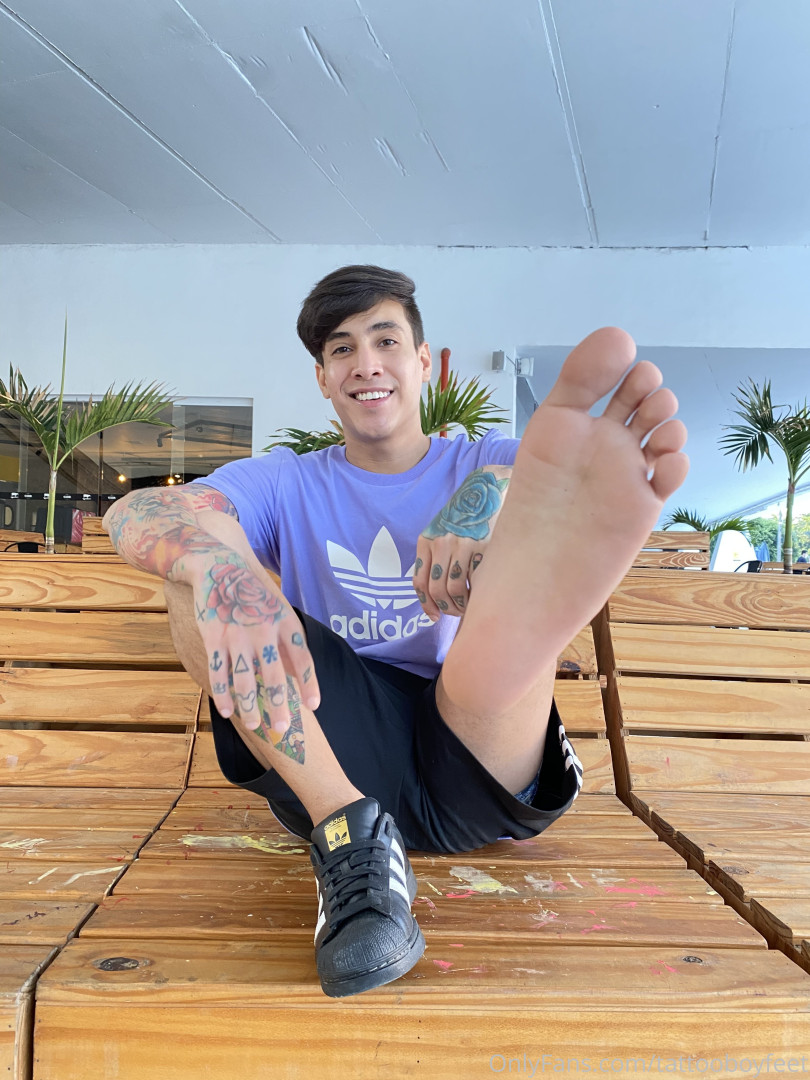 Photo by tattooboyfeet published on October 14,2023 16:37:57 - BestThots