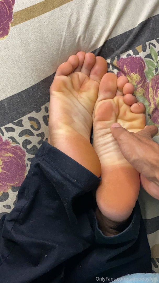 Photo by tattooboyfeet published on October 14,2023 16:53:14 - BestThots