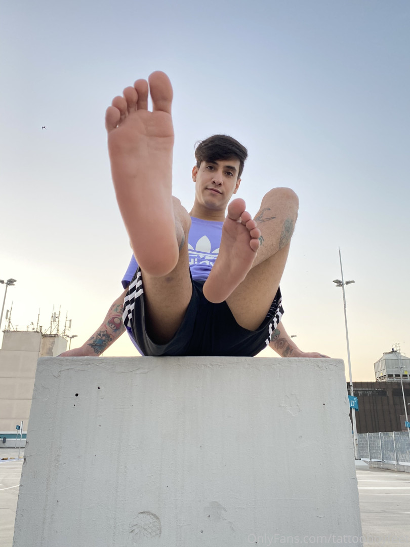 Photo by tattooboyfeet published on October 14,2023 17:10:14 - BestThots