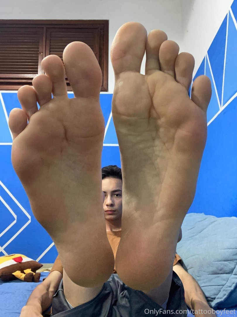 Photo by tattooboyfeet published on October 14,2023 17:16:18 - BestThots