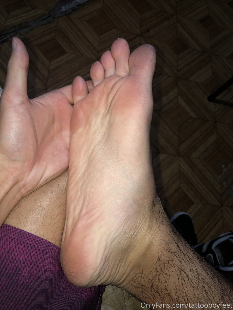 Photo by tattooboyfeet published on October 14,2023 17:19:13 - BestThots
