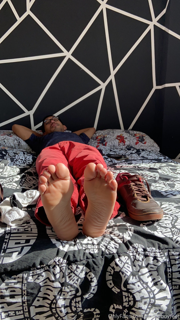 Photo by tattooboyfeet published on October 14,2023 17:22:04 - BestThots
