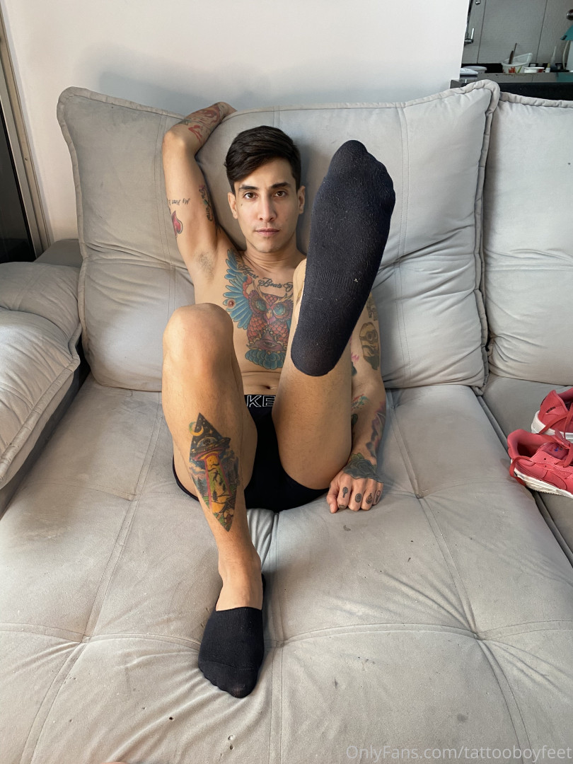 Photo by tattooboyfeet published on October 14,2023 17:45:49 - BestThots