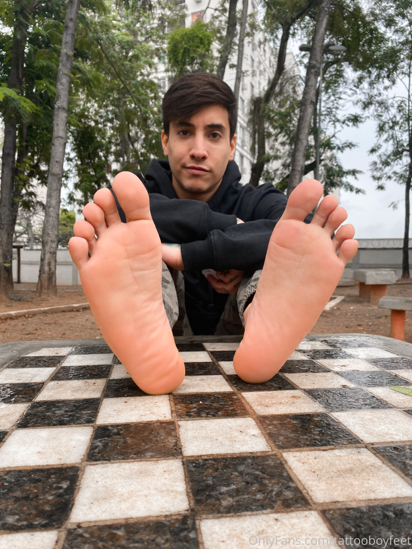 Photo by tattooboyfeet published on October 14,2023 17:51:25 - BestThots