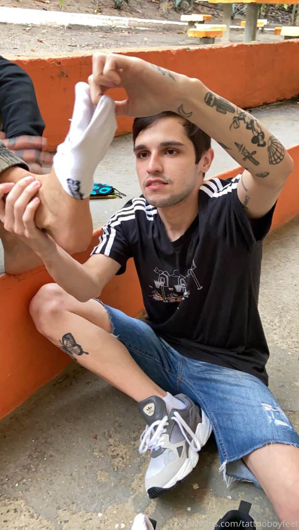 Photo by tattooboyfeet published on October 14,2023 18:17:59 - BestThots