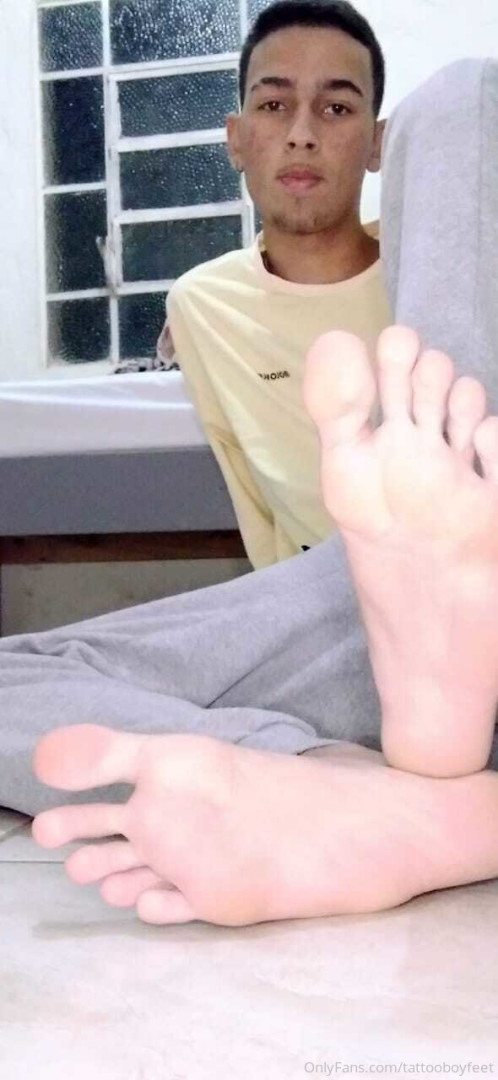 Photo by tattooboyfeet published on October 14,2023 18:19:27 - BestThots