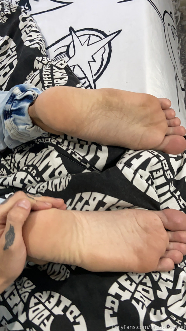 Photo by tattooboyfeet published on October 14,2023 18:22:30 - BestThots