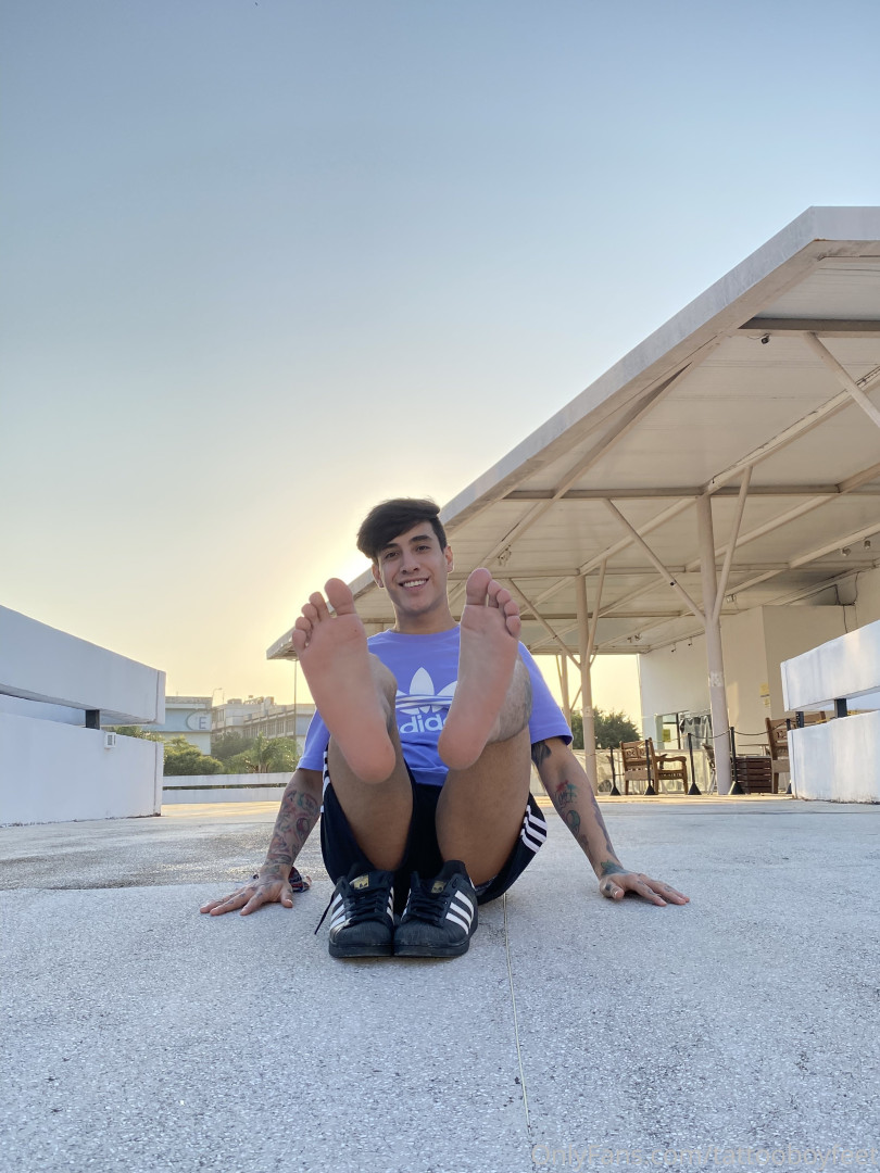 Photo by tattooboyfeet published on October 14,2023 18:28:36 - BestThots
