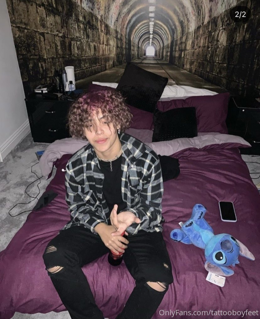 Photo by tattooboyfeet published on October 14,2023 18:33:02 - BestThots