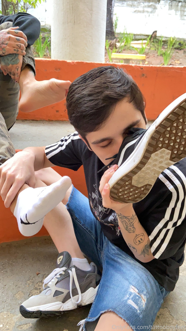 Photo by tattooboyfeet published on October 14,2023 18:56:30 - BestThots