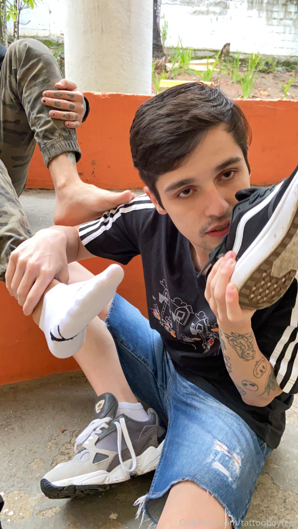 Photo by tattooboyfeet published on October 14,2023 18:59:40 - BestThots