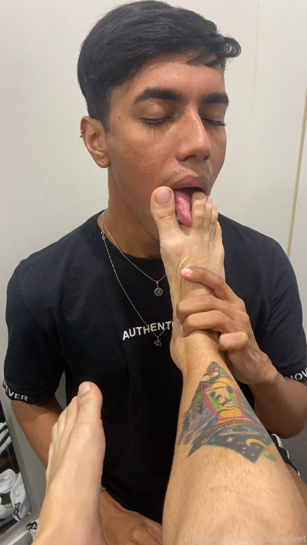 Photo by tattooboyfeet published on October 14,2023 19:02:39 - BestThots