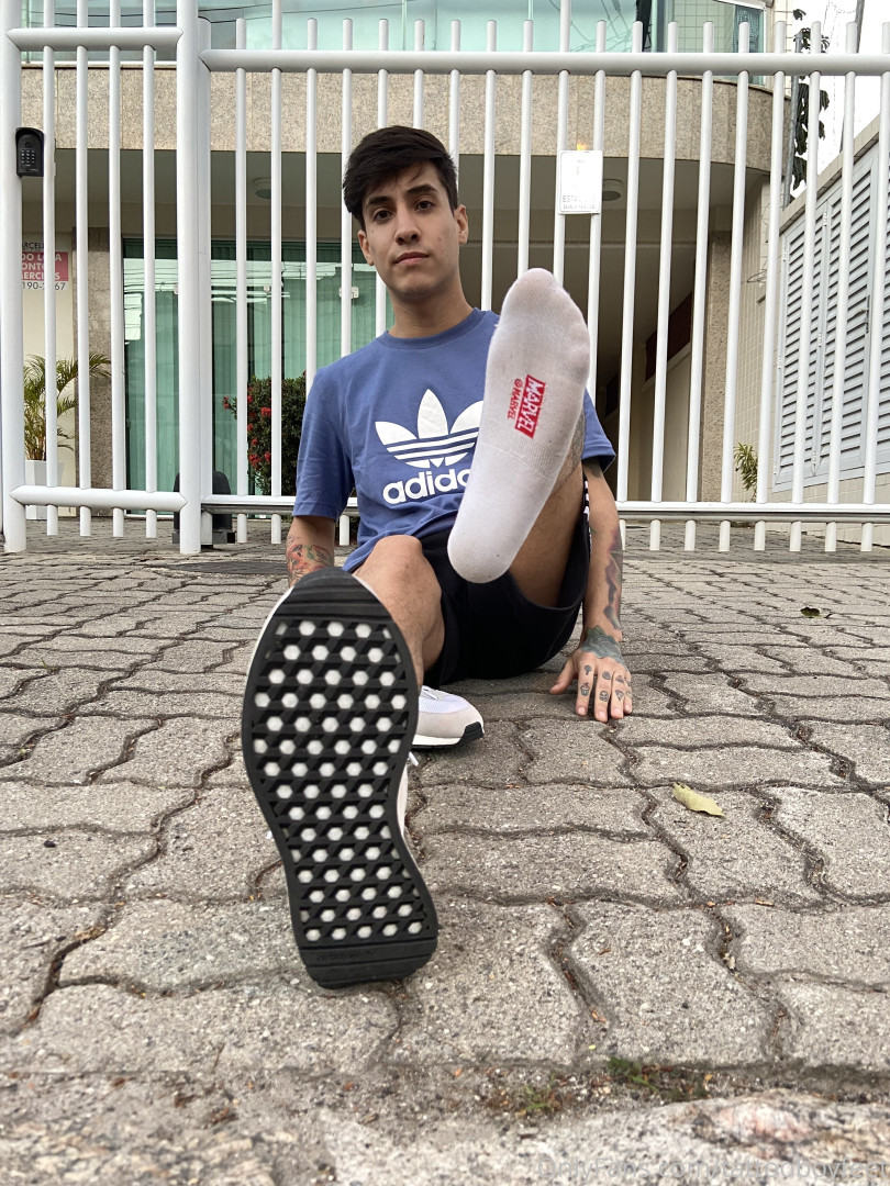 Photo by tattooboyfeet published on October 14,2023 19:21:48 - BestThots