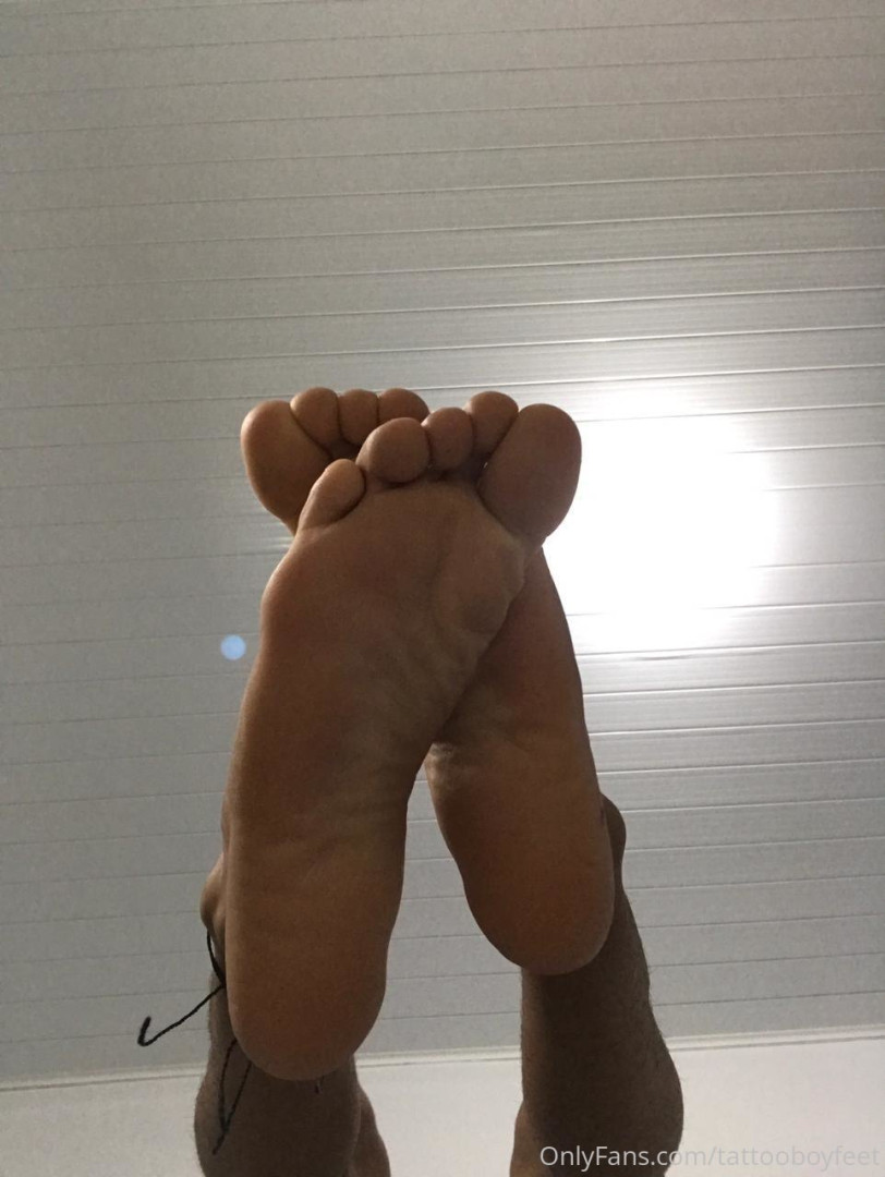 Photo by tattooboyfeet published on October 14,2023 19:24:43 - BestThots