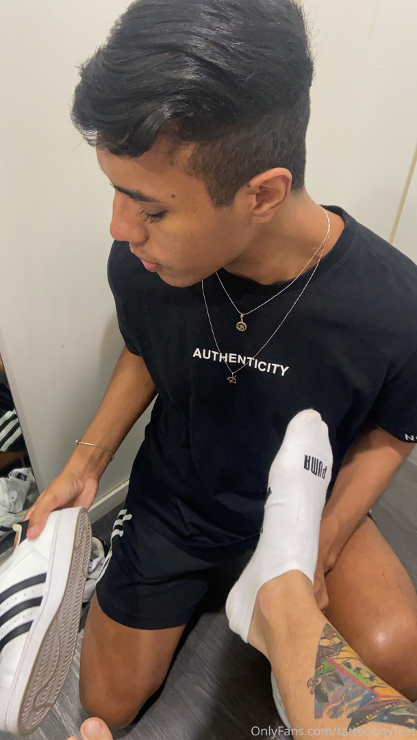 Photo by tattooboyfeet published on October 14,2023 19:45:32 - BestThots