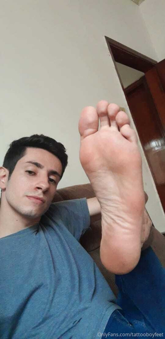 Photo by tattooboyfeet published on October 14,2023 19:48:27 - BestThots