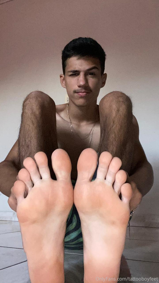 Photo by tattooboyfeet published on October 14,2023 20:03:03 - BestThots