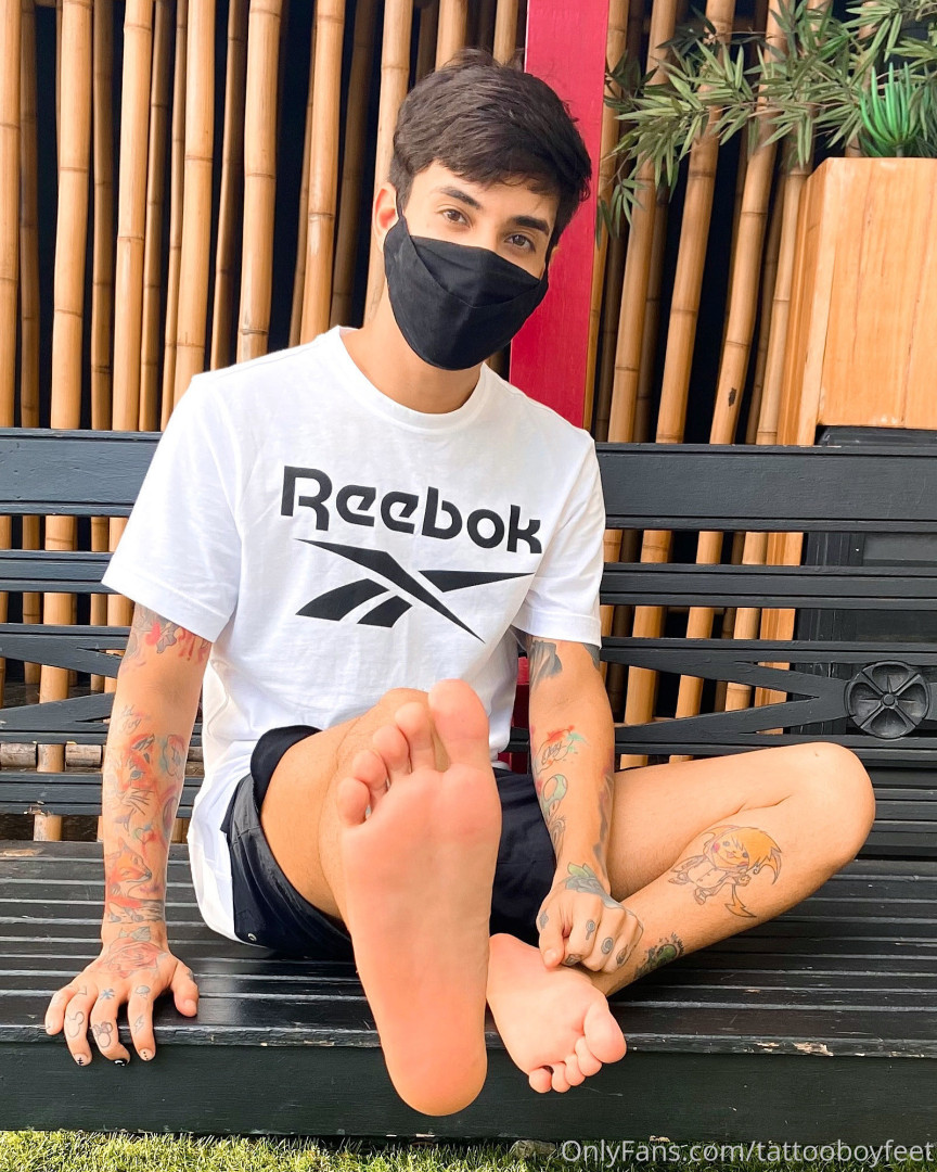 Photo by tattooboyfeet published on October 14,2023 20:31:27 - BestThots