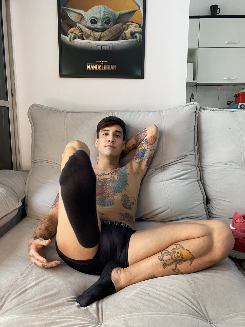 Photo by tattooboyfeet published on October 14,2023 20:51:53 - BestThots
