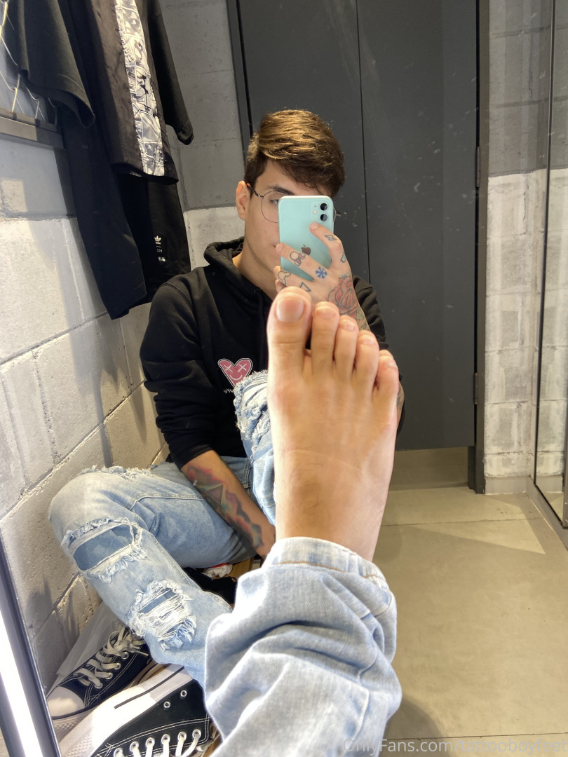 Photo by tattooboyfeet published on October 14,2023 21:09:26 - BestThots