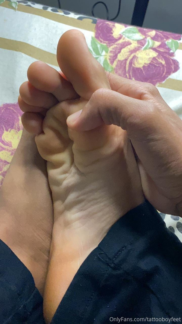 Photo by tattooboyfeet published on October 14,2023 21:24:24 - BestThots