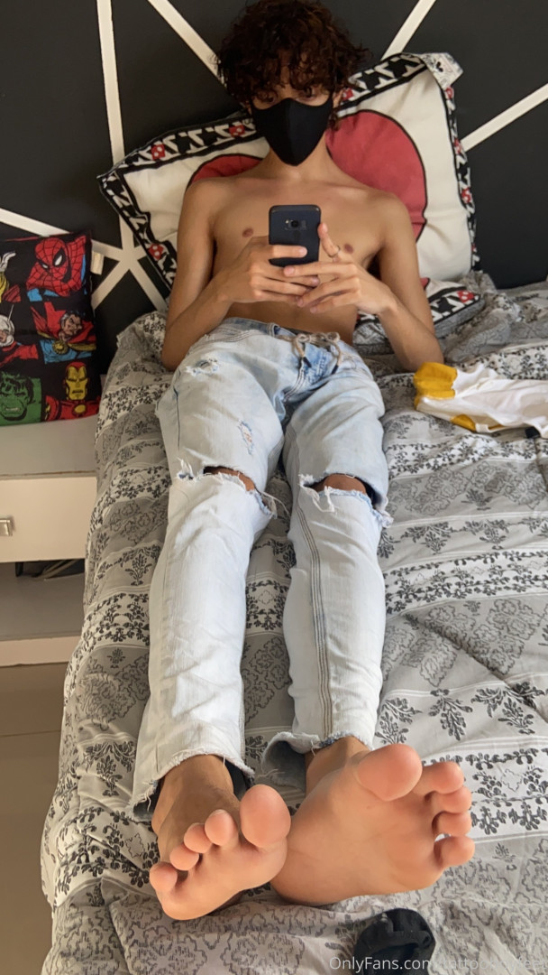 Photo by tattooboyfeet published on October 14,2023 21:30:10 - BestThots