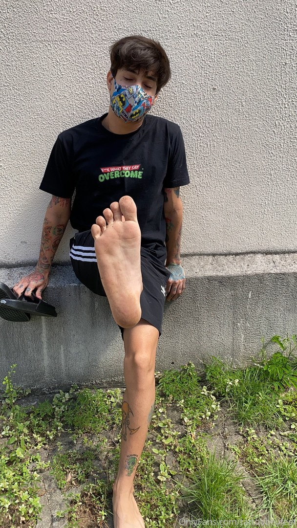 Photo by tattooboyfeet published on October 14,2023 21:52:53 - BestThots