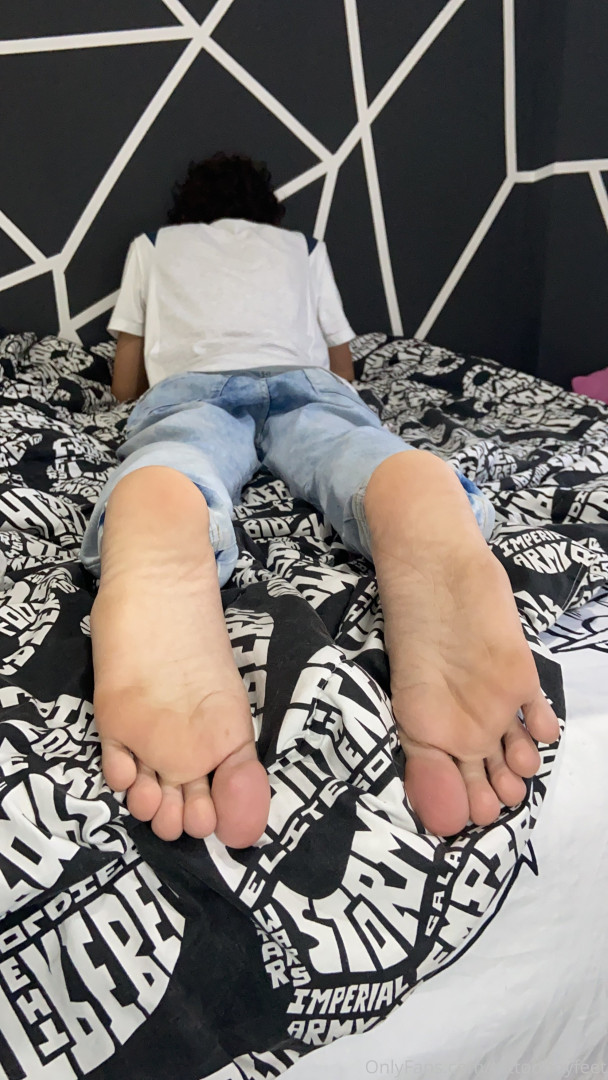 Photo by tattooboyfeet published on October 14,2023 22:01:44 - BestThots
