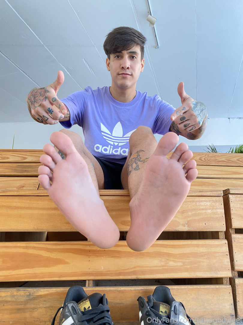 Photo by tattooboyfeet published on October 14,2023 22:21:43 - BestThots