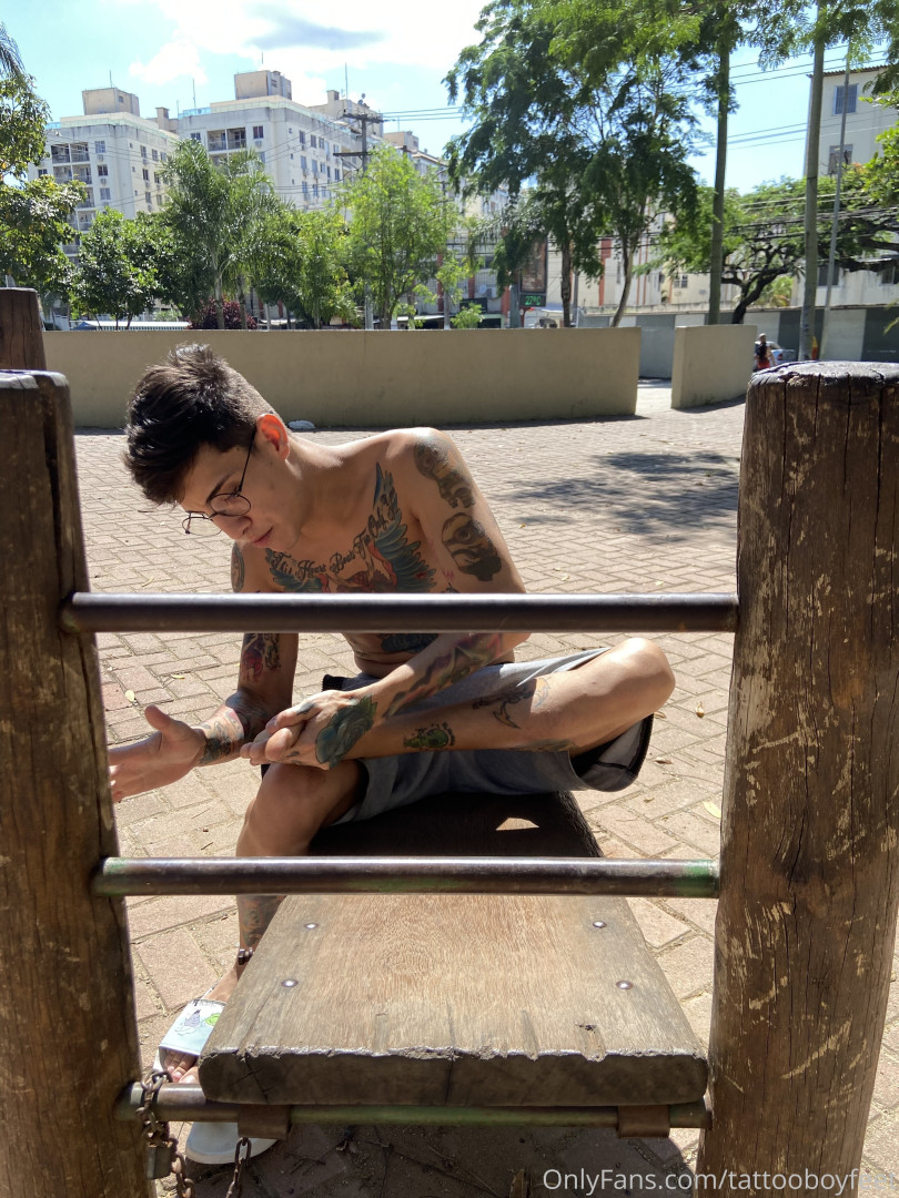 Photo by tattooboyfeet published on October 14,2023 22:29:23 - BestThots