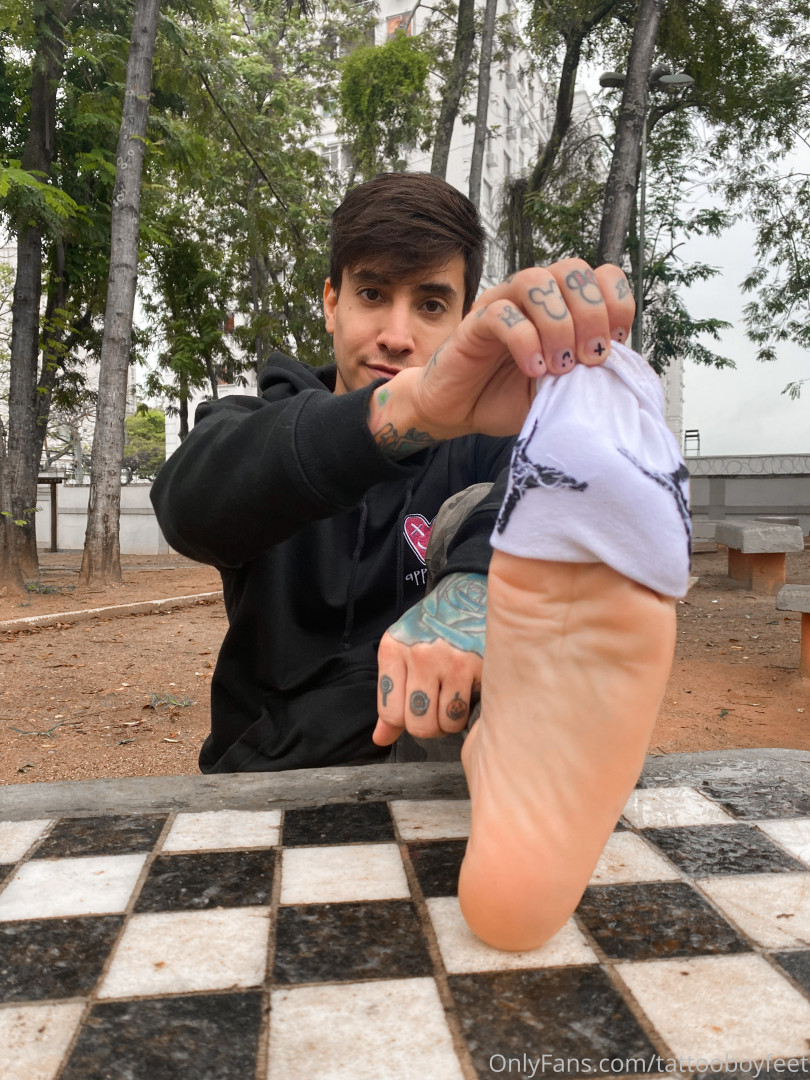 Photo by tattooboyfeet published on October 14,2023 22:40:40 - BestThots