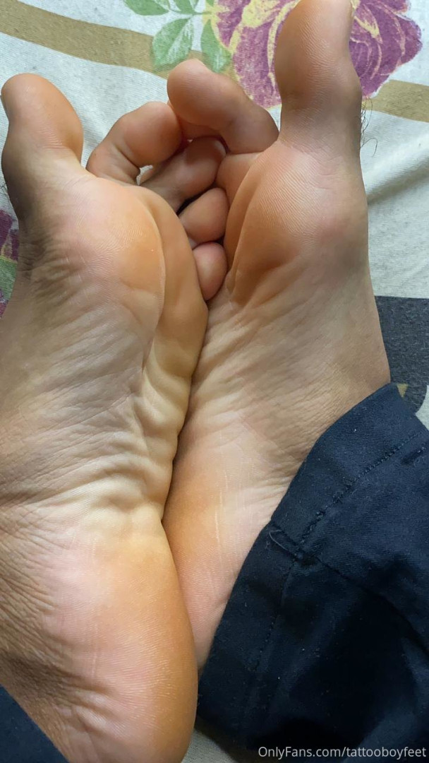 Photo by tattooboyfeet published on October 14,2023 22:43:54 - BestThots
