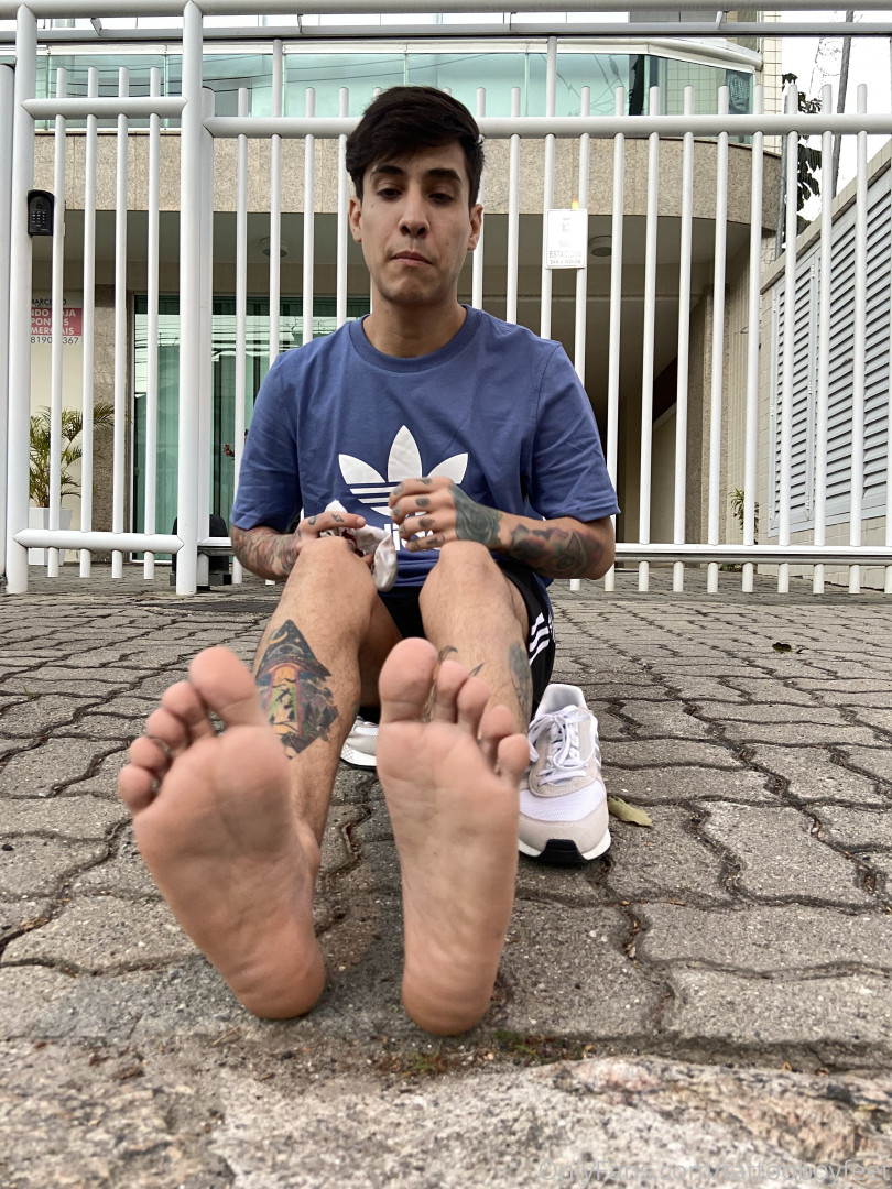 Photo by tattooboyfeet published on October 14,2023 22:49:58 - BestThots
