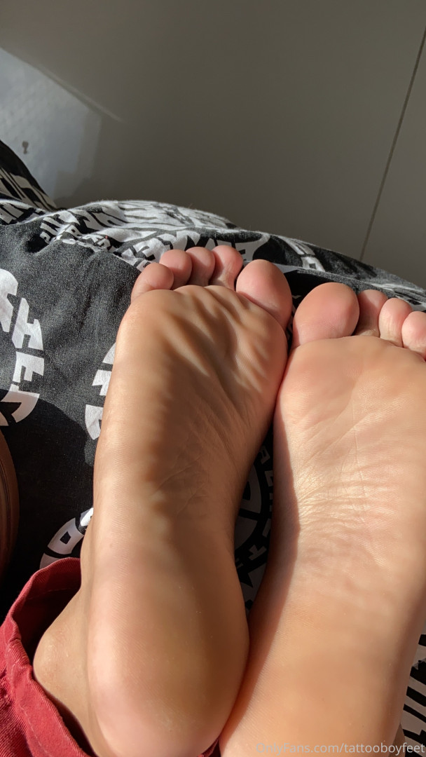 Photo by tattooboyfeet published on October 14,2023 22:51:34 - BestThots
