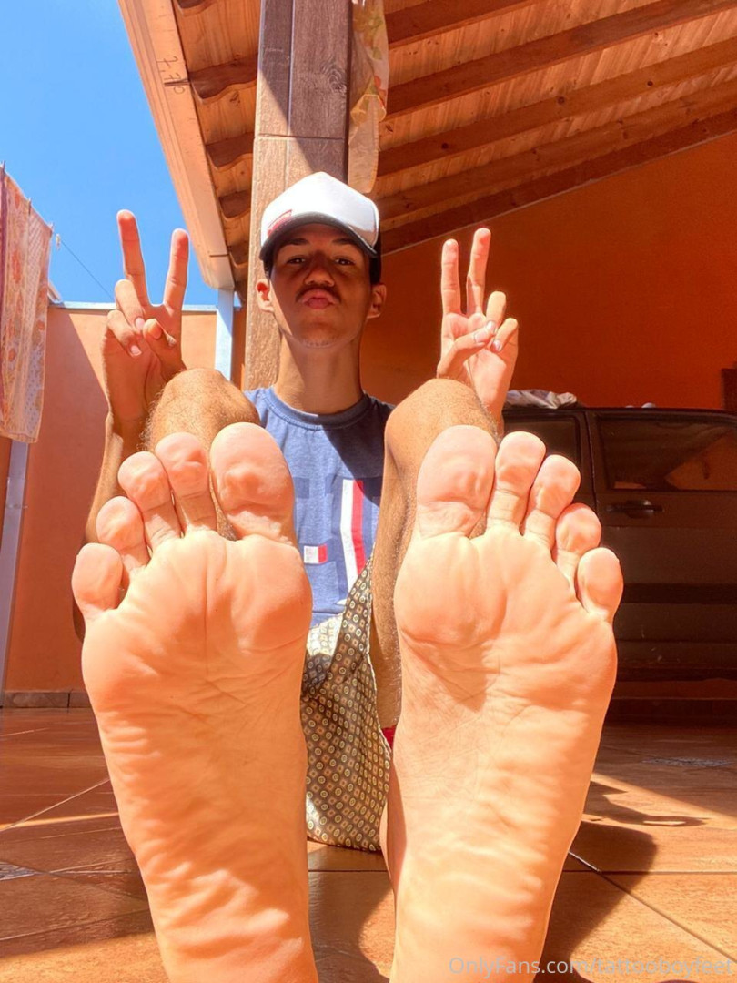 Photo by tattooboyfeet published on October 14,2023 22:58:01 - BestThots