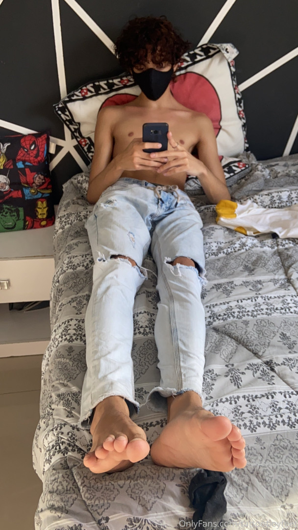 Photo by tattooboyfeet published on October 14,2023 23:12:33 - BestThots