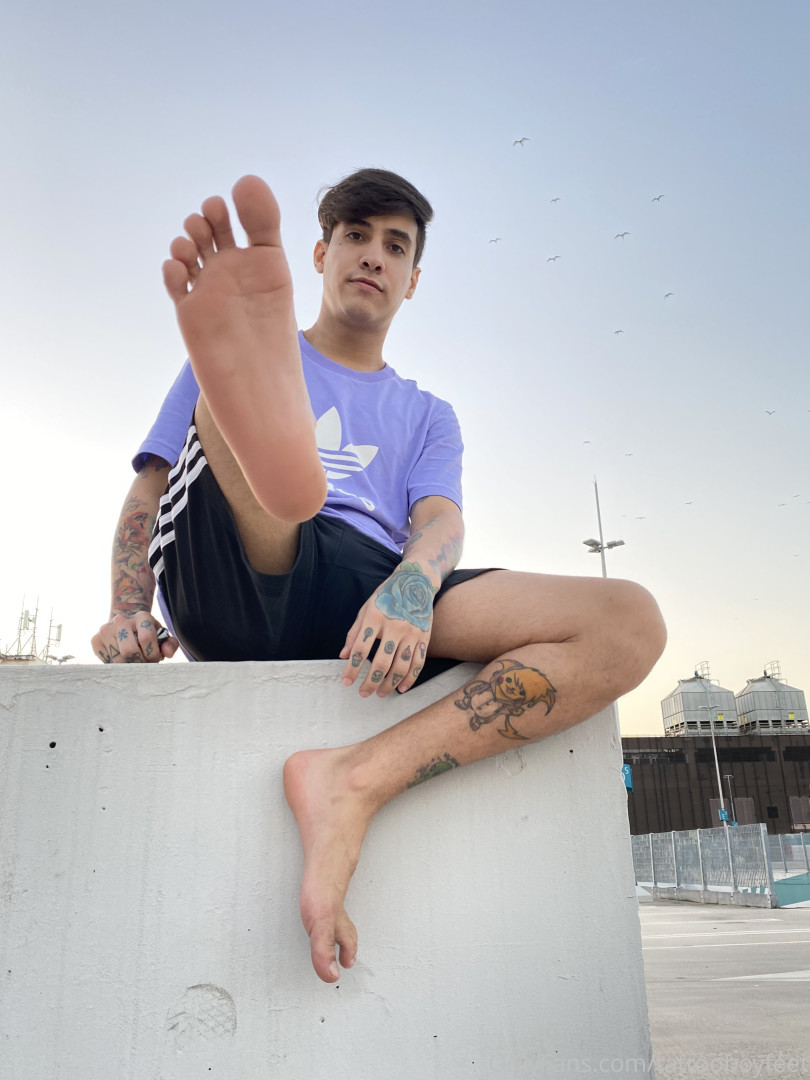 Photo by tattooboyfeet published on October 14,2023 23:39:55 - BestThots
