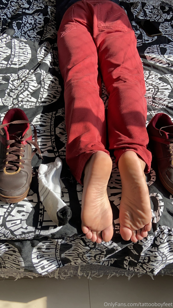 Photo by tattooboyfeet published on October 14,2023 23:52:24 - BestThots