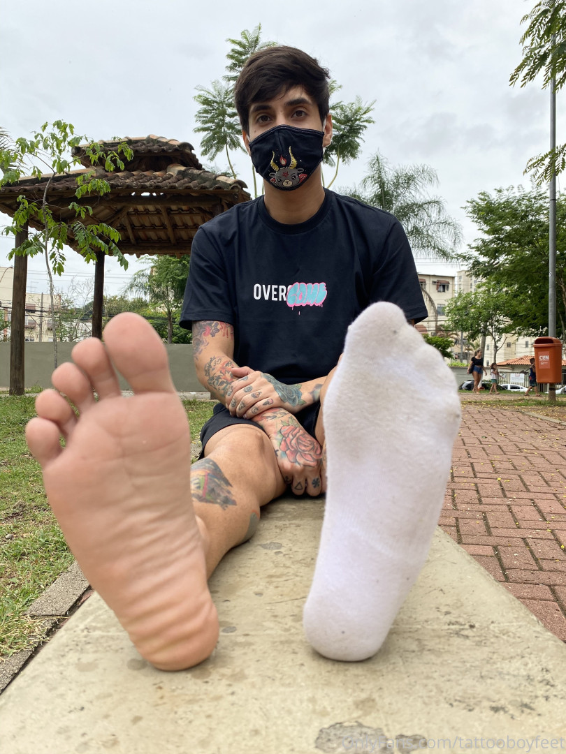 Photo by tattooboyfeet published on October 14,2023 23:54:01 - BestThots