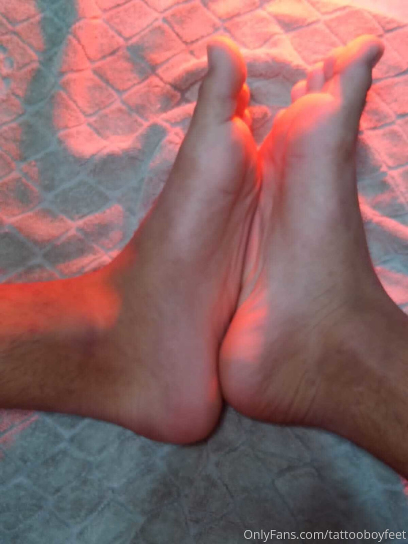 Photo by tattooboyfeet published on October 15,2023 00:01:53 - BestThots
