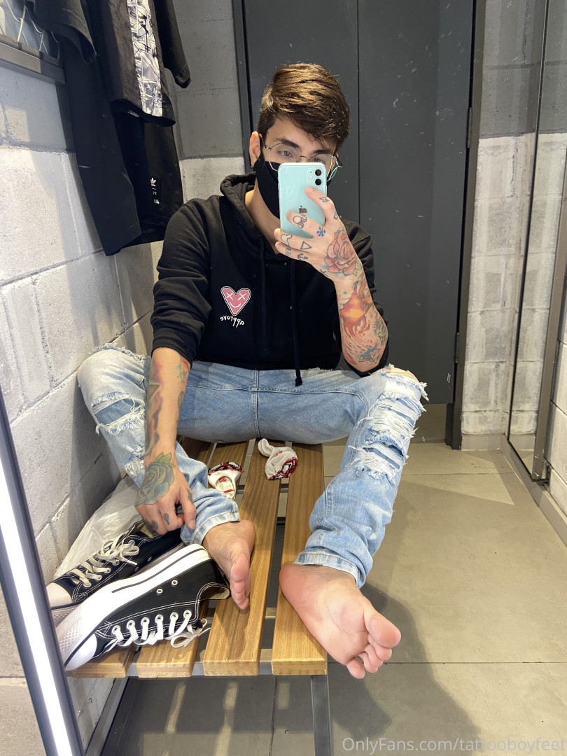 Photo by tattooboyfeet published on October 15,2023 00:09:56 - BestThots