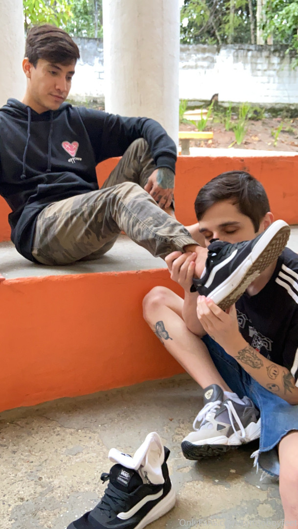 Photo by tattooboyfeet published on October 15,2023 00:16:45 - BestThots